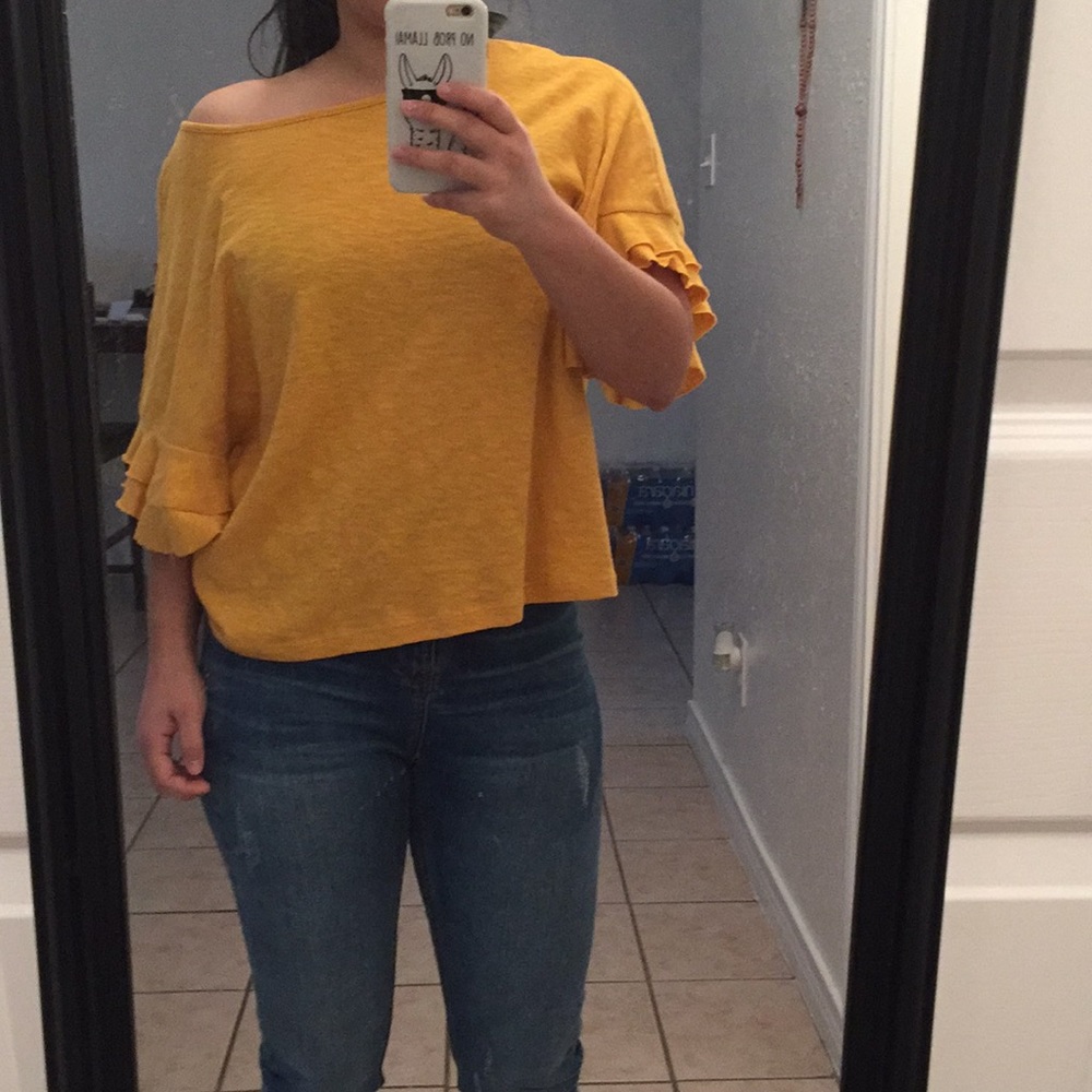 Over sized cropped shirts